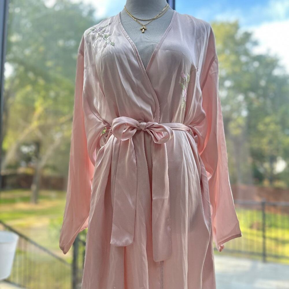 Josie Pink Satin Robe M Floral Embroidered Belted Kimono Sleeve Lingerie Robe